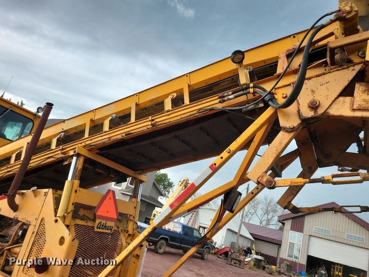 image for item DR4467 1986 Athey 712-D windrow elevator