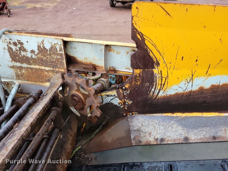 image for item DR4467 1986 Athey 712-D windrow elevator