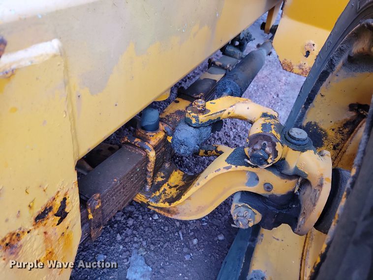 image for item DR4467 1986 Athey 712-D windrow elevator