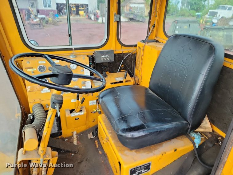 image for item DR4467 1986 Athey 712-D windrow elevator