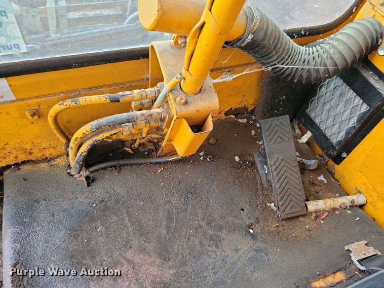 image for item DR4467 1986 Athey 712-D windrow elevator