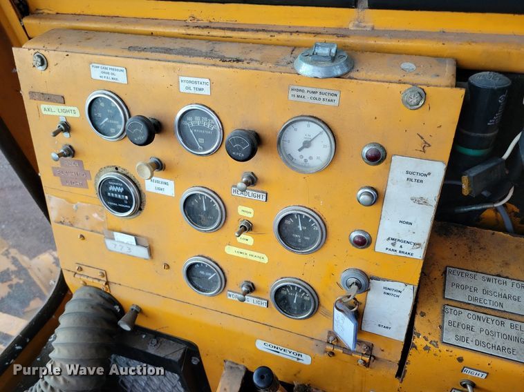 image for item DR4467 1986 Athey 712-D windrow elevator