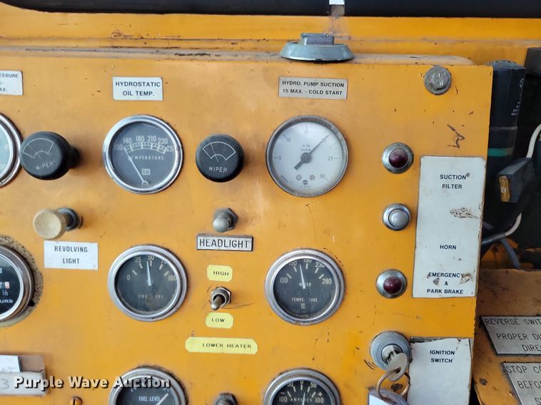 image for item DR4467 1986 Athey 712-D windrow elevator