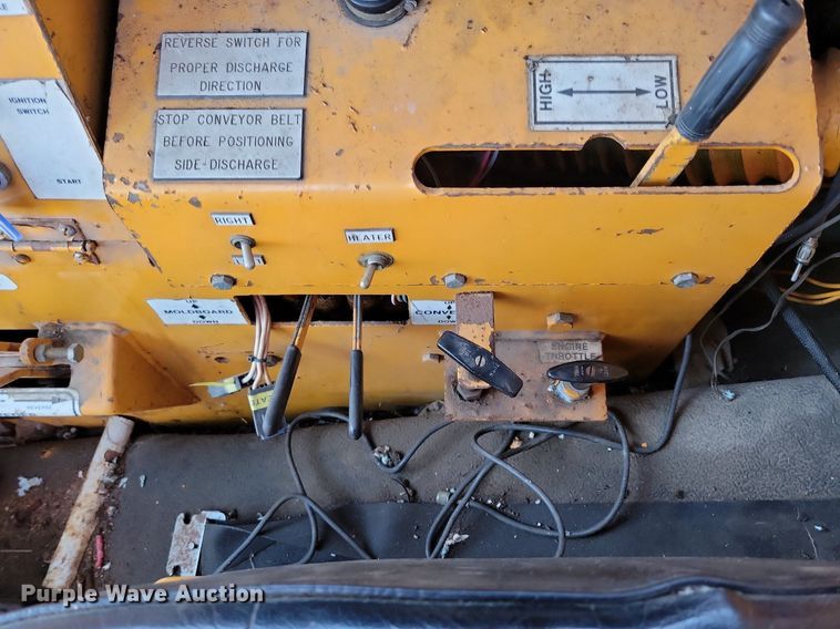 image for item DR4467 1986 Athey 712-D windrow elevator