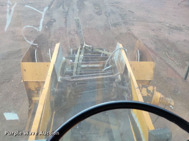image for item DR4467 1986 Athey 712-D windrow elevator
