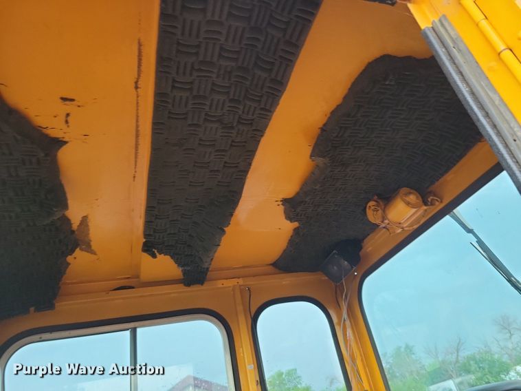 image for item DR4467 1986 Athey 712-D windrow elevator