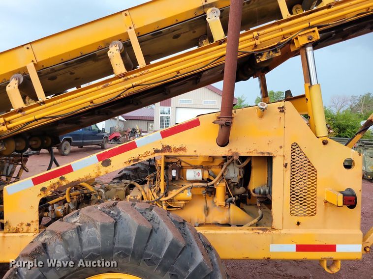 image for item DR4467 1986 Athey 712-D windrow elevator
