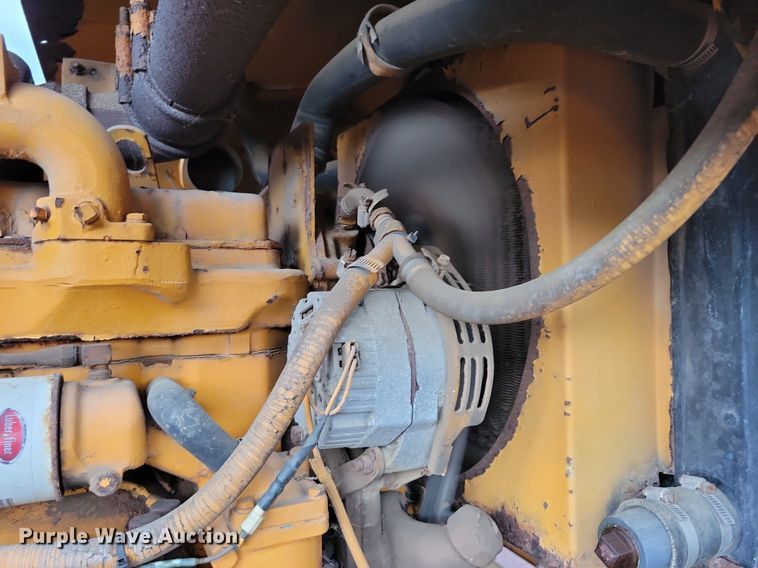 image for item DR4467 1986 Athey 712-D windrow elevator