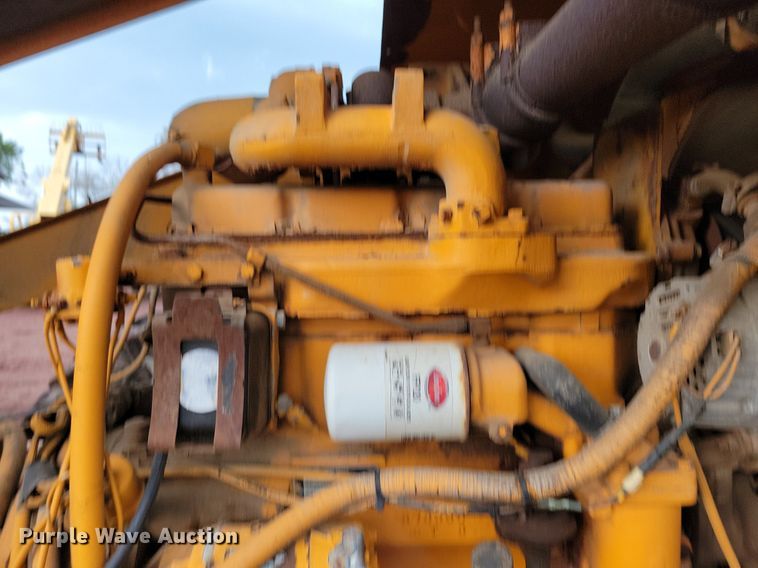 image for item DR4467 1986 Athey 712-D windrow elevator