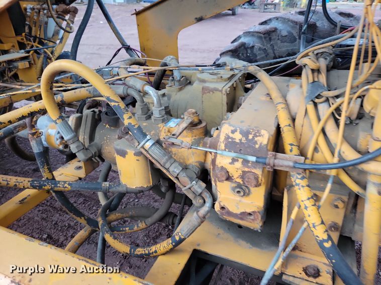 image for item DR4467 1986 Athey 712-D windrow elevator