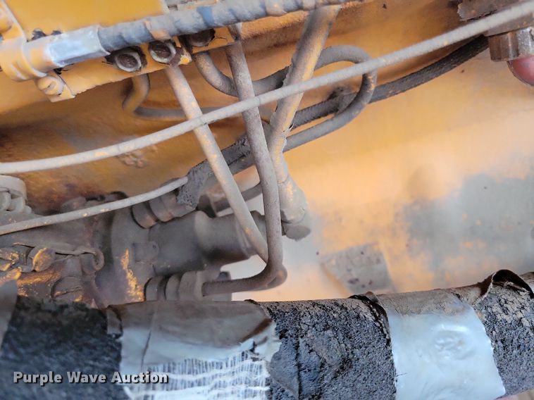 image for item DR4467 1986 Athey 712-D windrow elevator