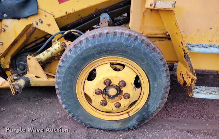 image for item DR4467 1986 Athey 712-D windrow elevator