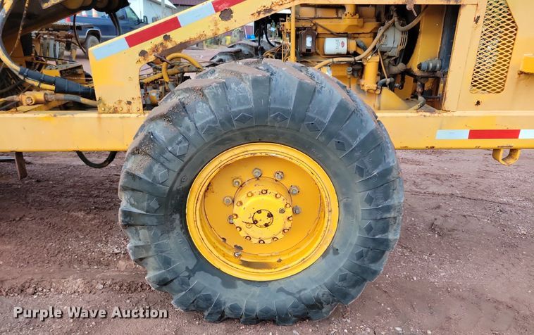 image for item DR4467 1986 Athey 712-D windrow elevator