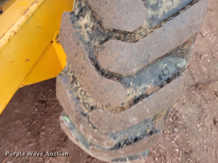 image for item DR4467 1986 Athey 712-D windrow elevator