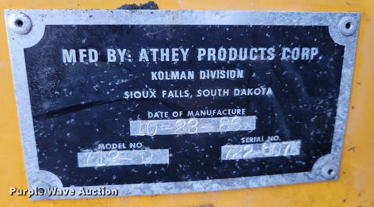 image for item DR4467 1986 Athey 712-D windrow elevator