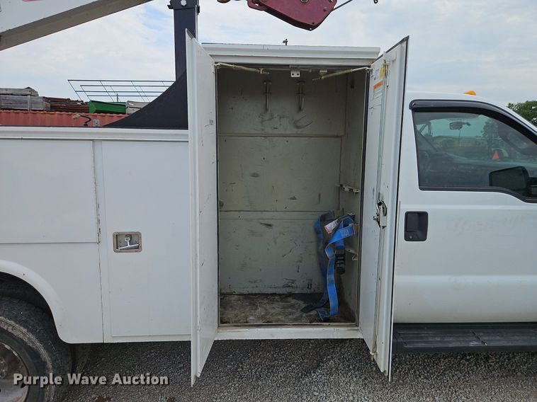 image for item DR8668 2012 Ford  F550 XL Super Duty utility / service truck