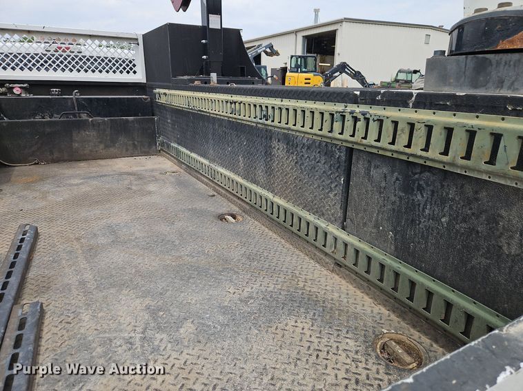 image for item DR8668 2012 Ford  F550 XL Super Duty utility / service truck