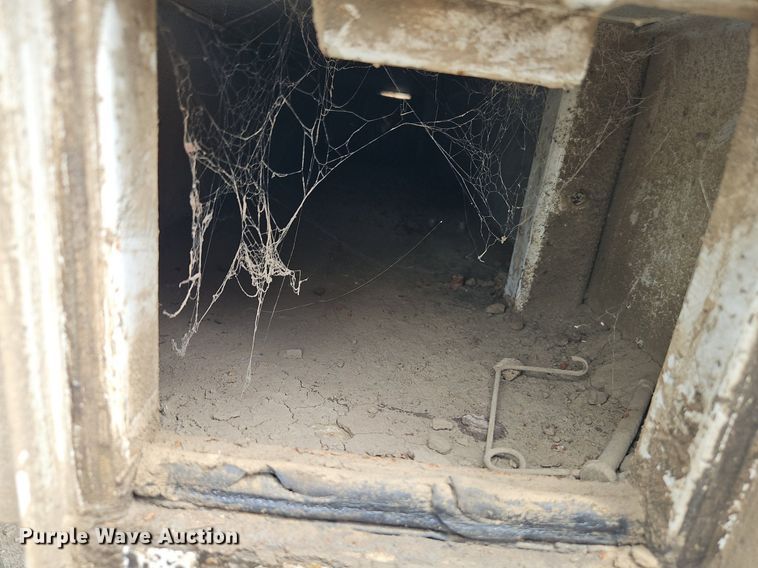 image for item DR8668 2012 Ford  F550 XL Super Duty utility / service truck