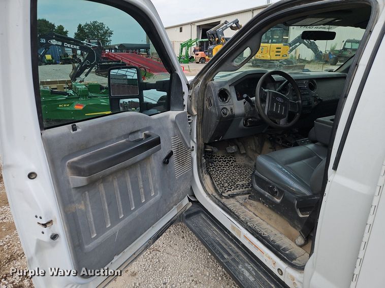 image for item DR8668 2012 Ford  F550 XL Super Duty utility / service truck