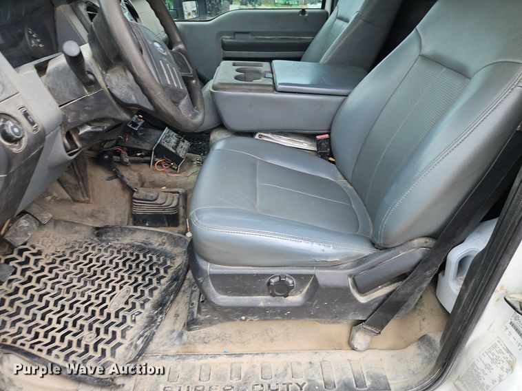 image for item DR8668 2012 Ford  F550 XL Super Duty utility / service truck