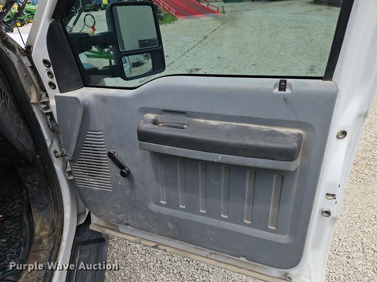 image for item DR8668 2012 Ford  F550 XL Super Duty utility / service truck