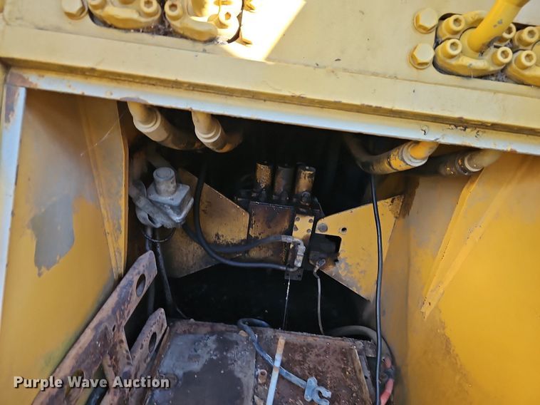 image for item DR8755 1995 Liebherr LR631C track loader