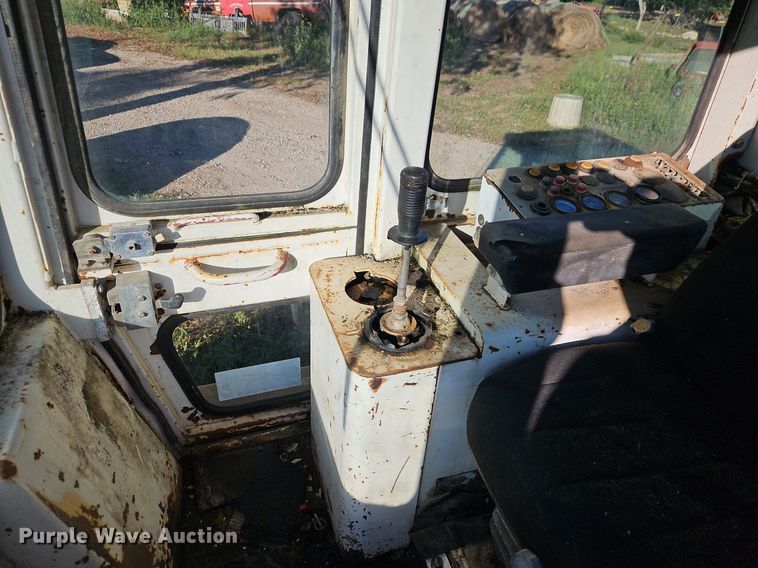 image for item DR8755 1995 Liebherr LR631C track loader