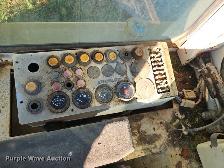 image for item DR8755 1995 Liebherr LR631C track loader