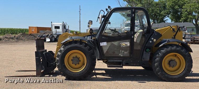 image for item DS4753 2009 Caterpillar TH407 telehandler