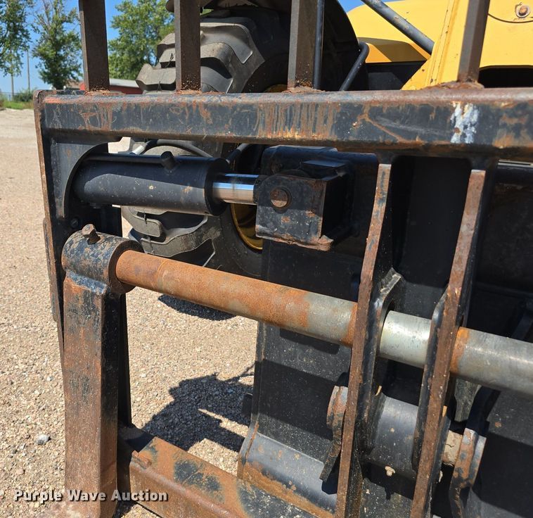 image for item DS4753 2009 Caterpillar TH407 telehandler