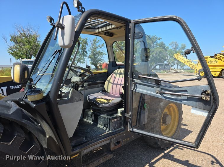 image for item DS4753 2009 Caterpillar TH407 telehandler