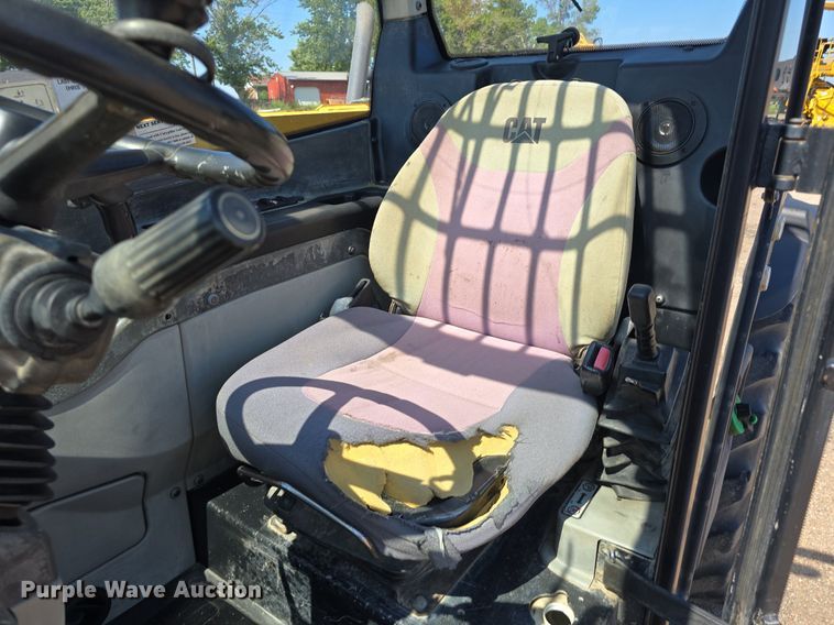 image for item DS4753 2009 Caterpillar TH407 telehandler