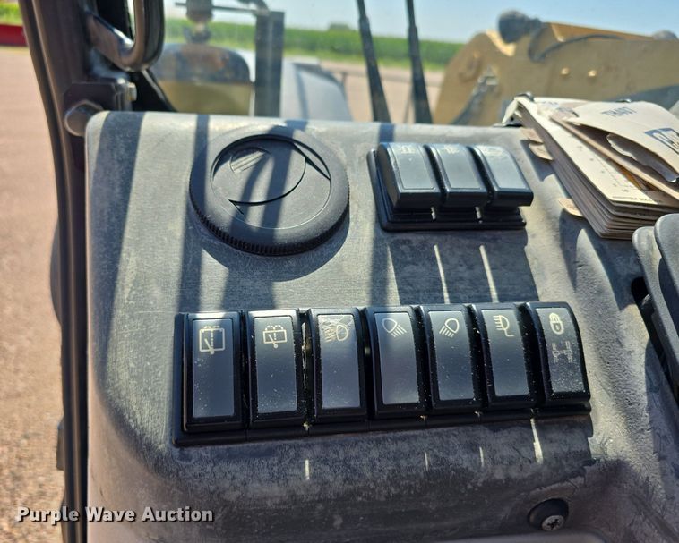 image for item DS4753 2009 Caterpillar TH407 telehandler