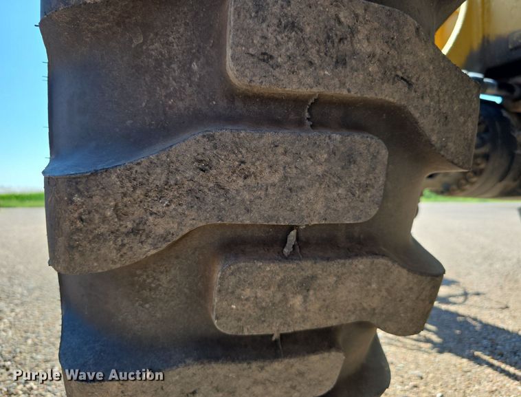 image for item DS4753 2009 Caterpillar TH407 telehandler