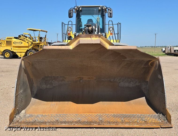image for item DS4755 2014 John Deere 824K wheel loader