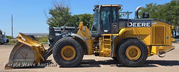 image for item DS4755 2014 John Deere 824K wheel loader