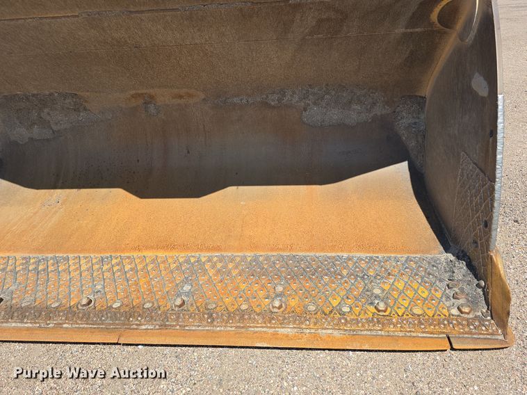 image for item DS4755 2014 John Deere 824K wheel loader