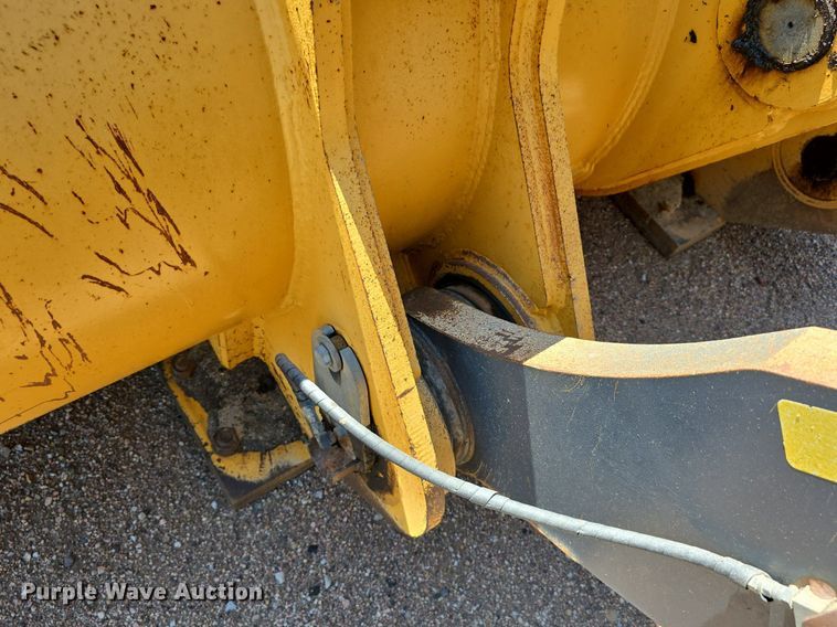 image for item DS4755 2014 John Deere 824K wheel loader