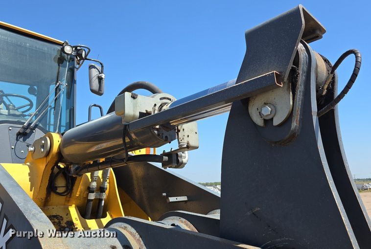 image for item DS4755 2014 John Deere 824K wheel loader