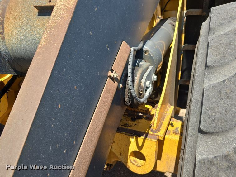 image for item DS4755 2014 John Deere 824K wheel loader