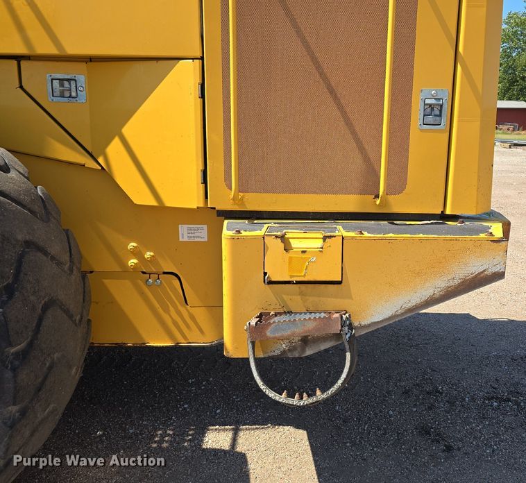 image for item DS4755 2014 John Deere 824K wheel loader