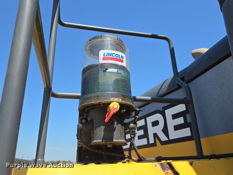 image for item DS4755 2014 John Deere 824K wheel loader