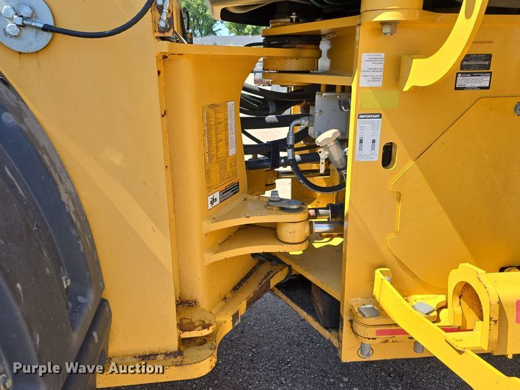 image for item DS4755 2014 John Deere 824K wheel loader