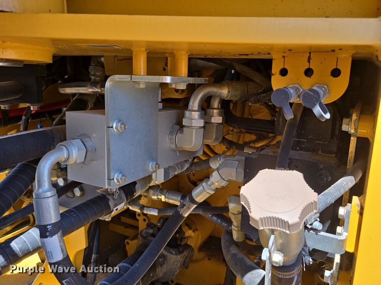 image for item DS4755 2014 John Deere 824K wheel loader