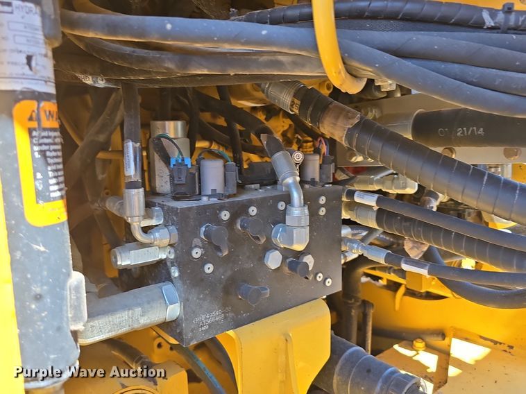 image for item DS4755 2014 John Deere 824K wheel loader