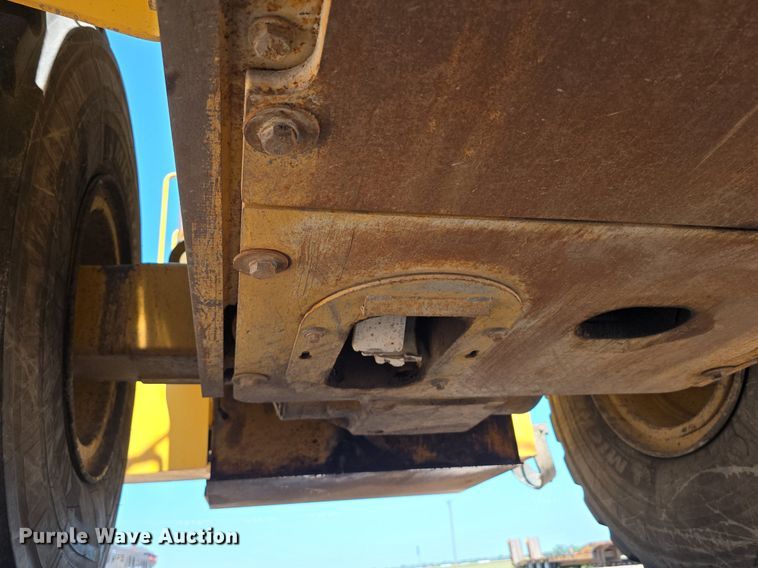 image for item DS4755 2014 John Deere 824K wheel loader