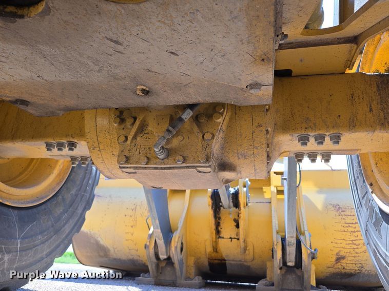 image for item DS4755 2014 John Deere 824K wheel loader