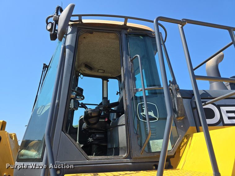 image for item DS4755 2014 John Deere 824K wheel loader