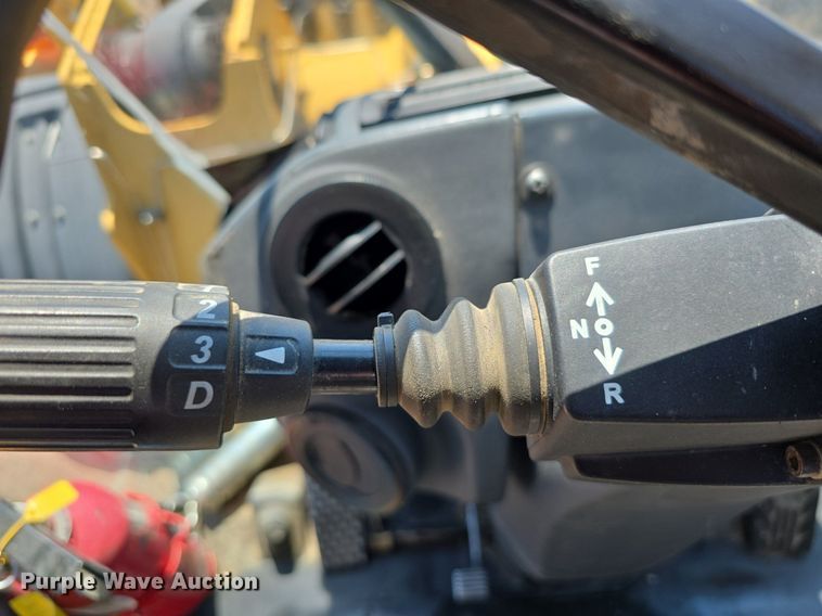 image for item DS4755 2014 John Deere 824K wheel loader