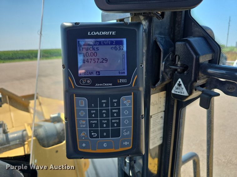 image for item DS4755 2014 John Deere 824K wheel loader